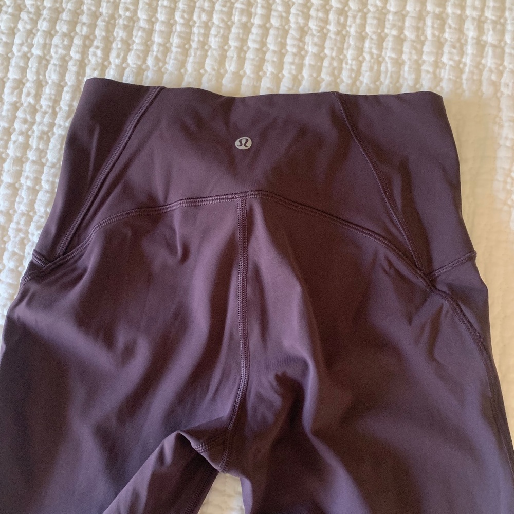 Lululemon Legging Size 6 w/ Mesh